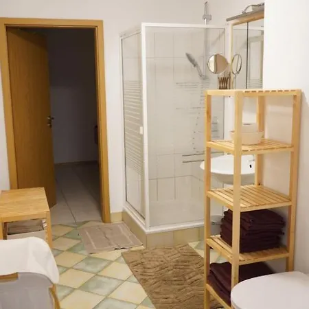 Neukirchen Apartamento *